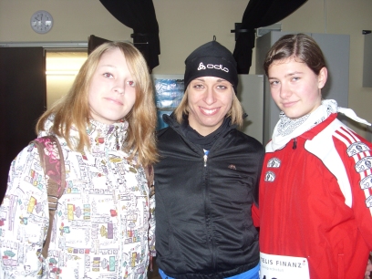 Die vielfache Deutsche Meisterin Corinna Harrer in der Mitte, eingerahmt von den LAG Mdchen Jana Hirzinger (links) und Elisa Leitner (rechts).