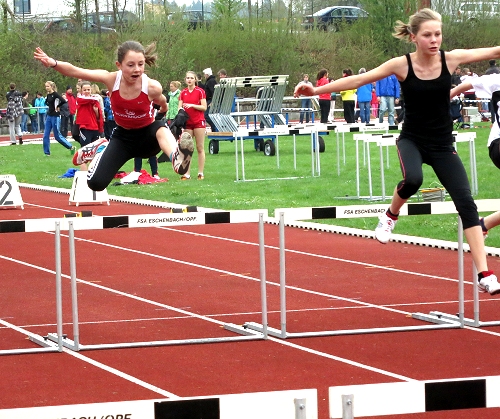  U14 Mädchen Sophie Sachsenhauser beim Hürdensprint